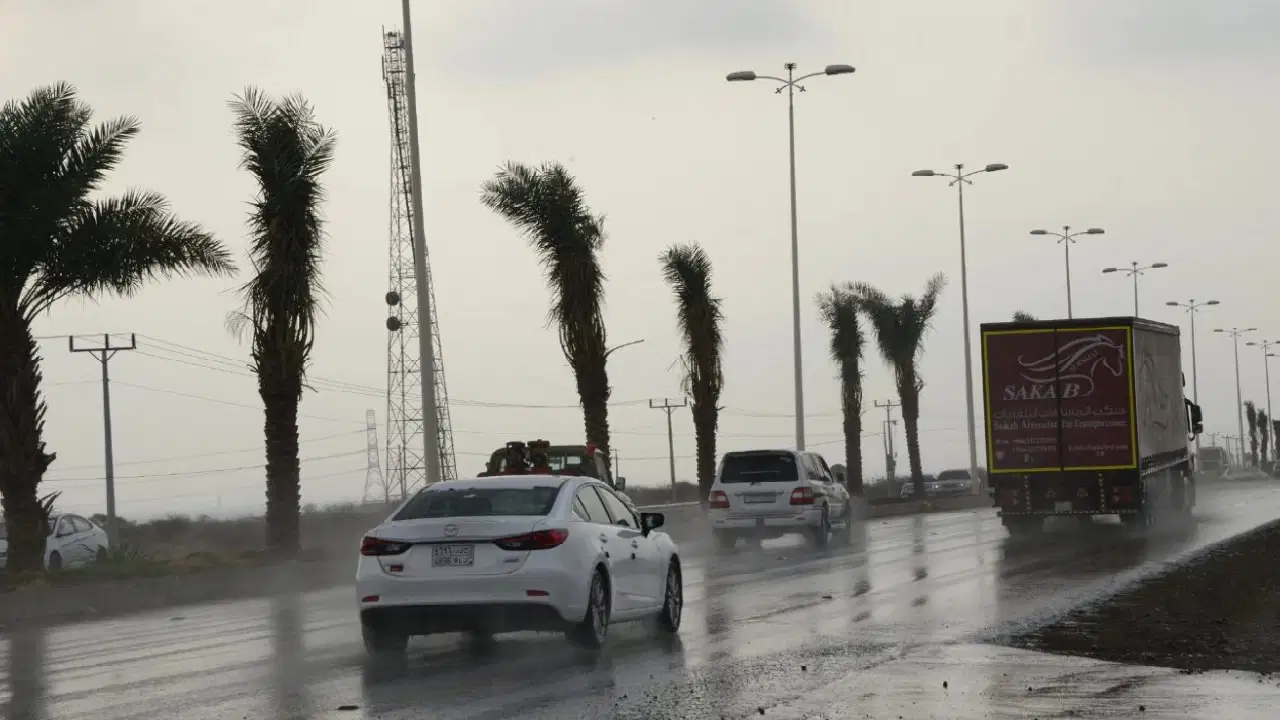 أمطار متفرقة في عمان